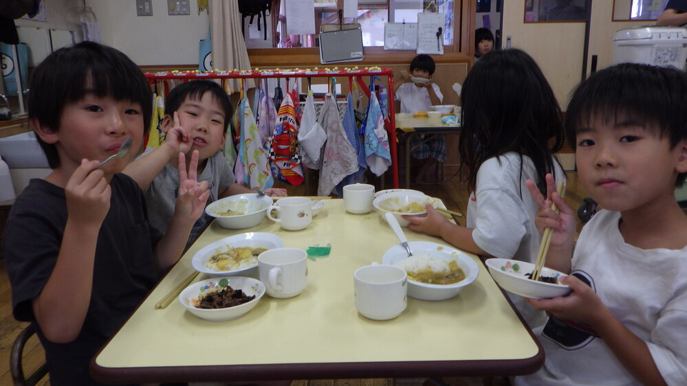 給食の様子 (4)
