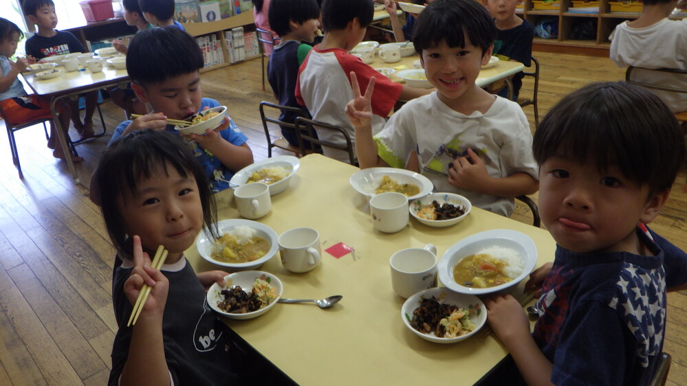 給食の様子 (5)