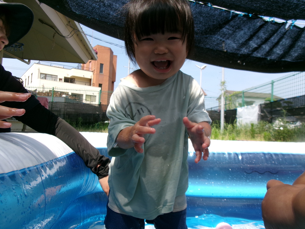 プール遊びの様子 (2)