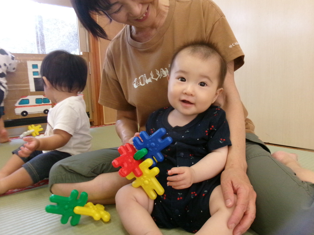 うさぎブロックで遊んでいる様子 (2)