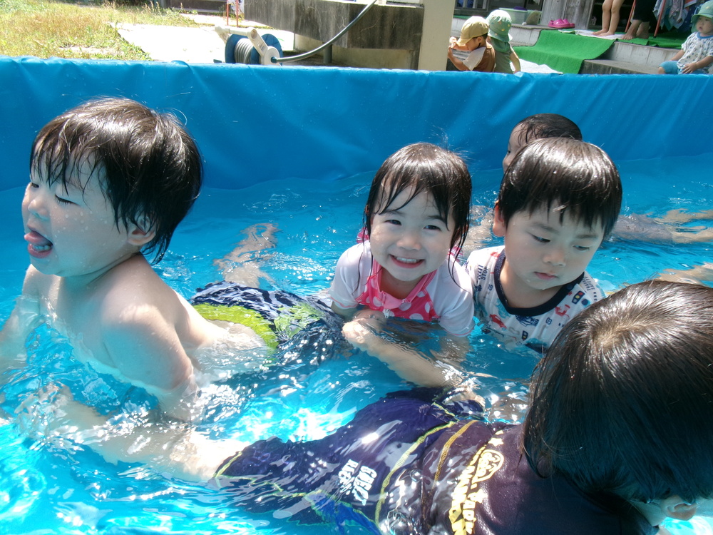 プール遊びの様子