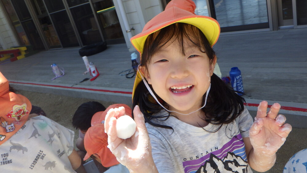 片栗粉粘土で遊ぶ様子４