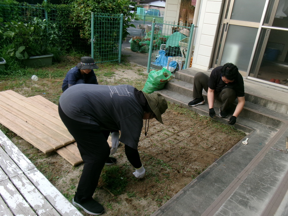 夏まつり前草刈り (3)