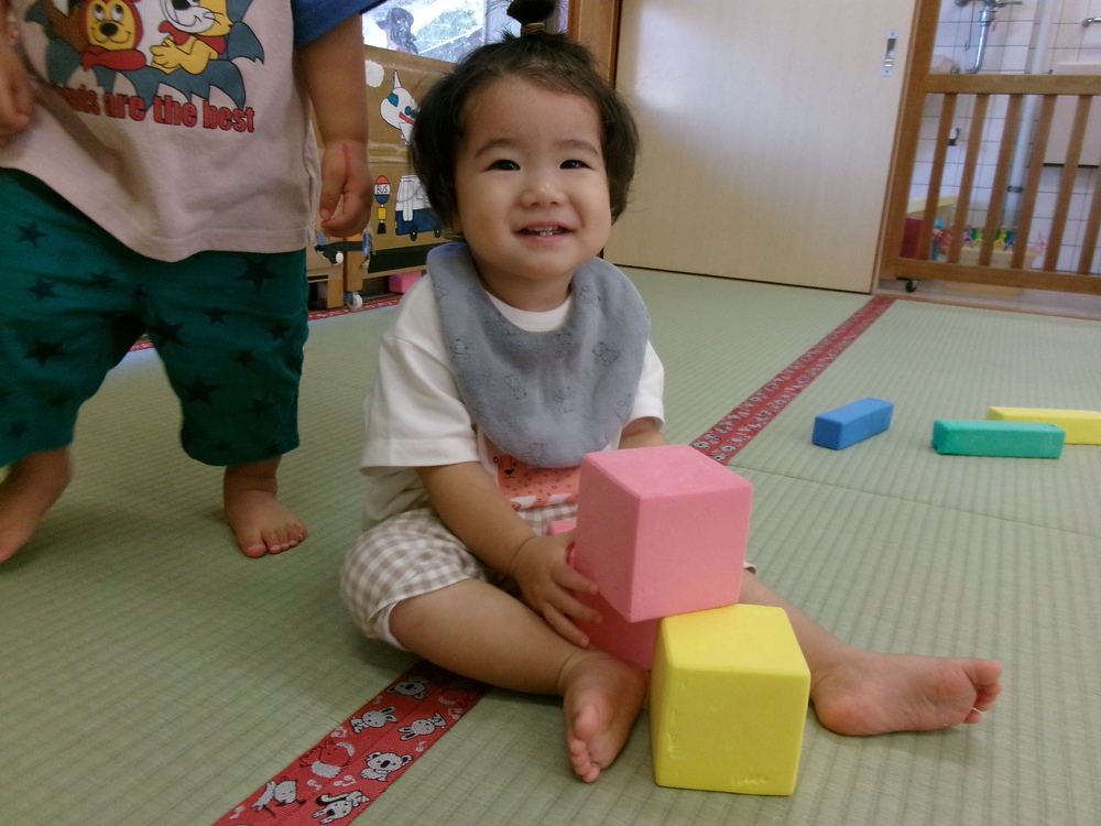 パステルブロックで遊んでいる