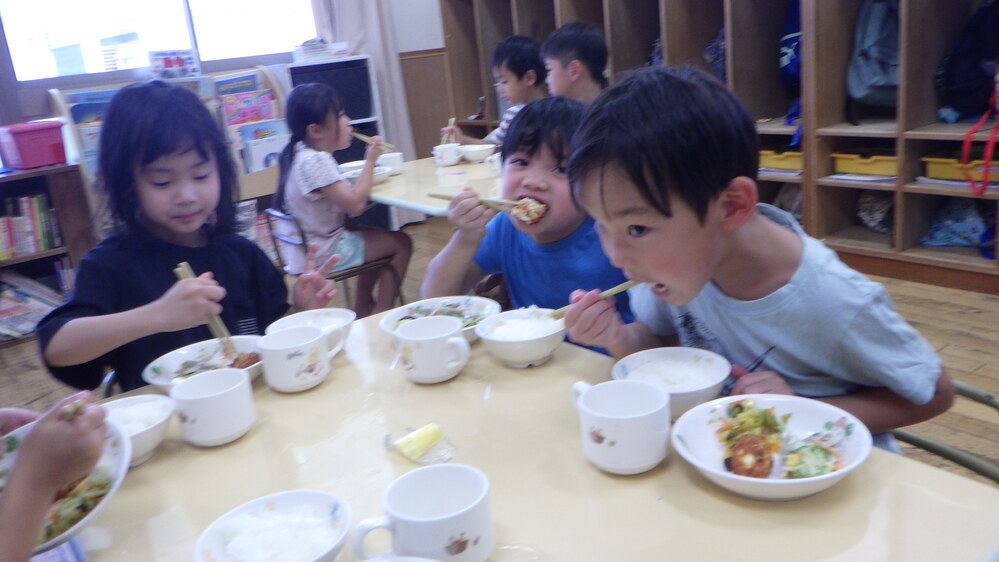 給食の様子 (3)