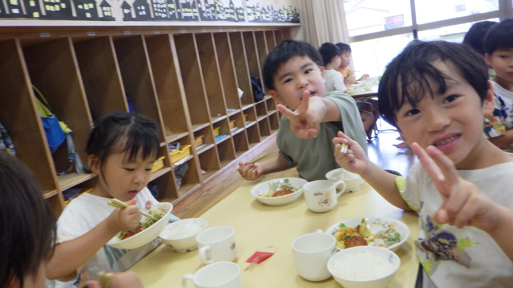 給食の様子 (4)