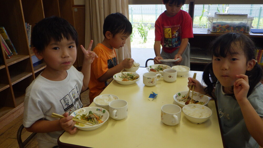 給食の様子 (5)
