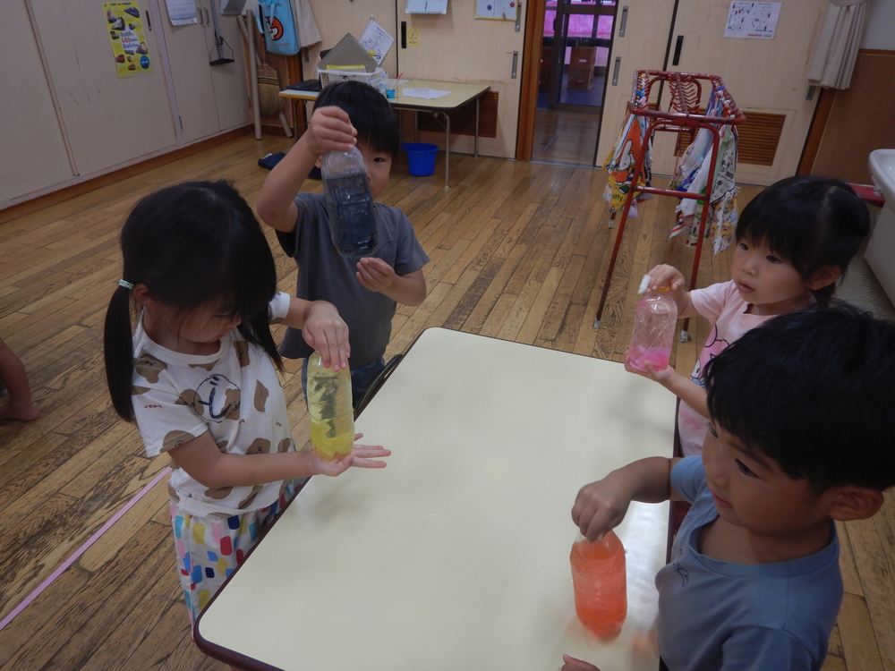 色水を作る様子