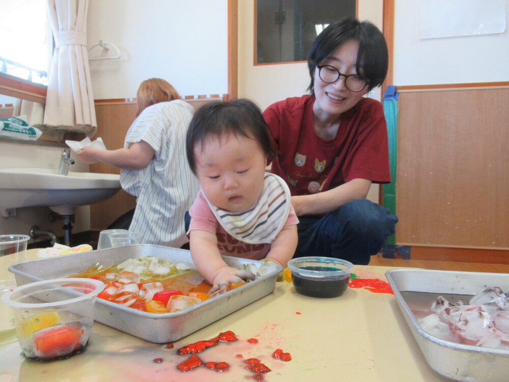 感触遊びの様子