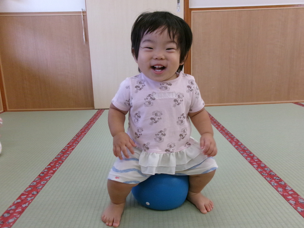 ボールで遊んでいる