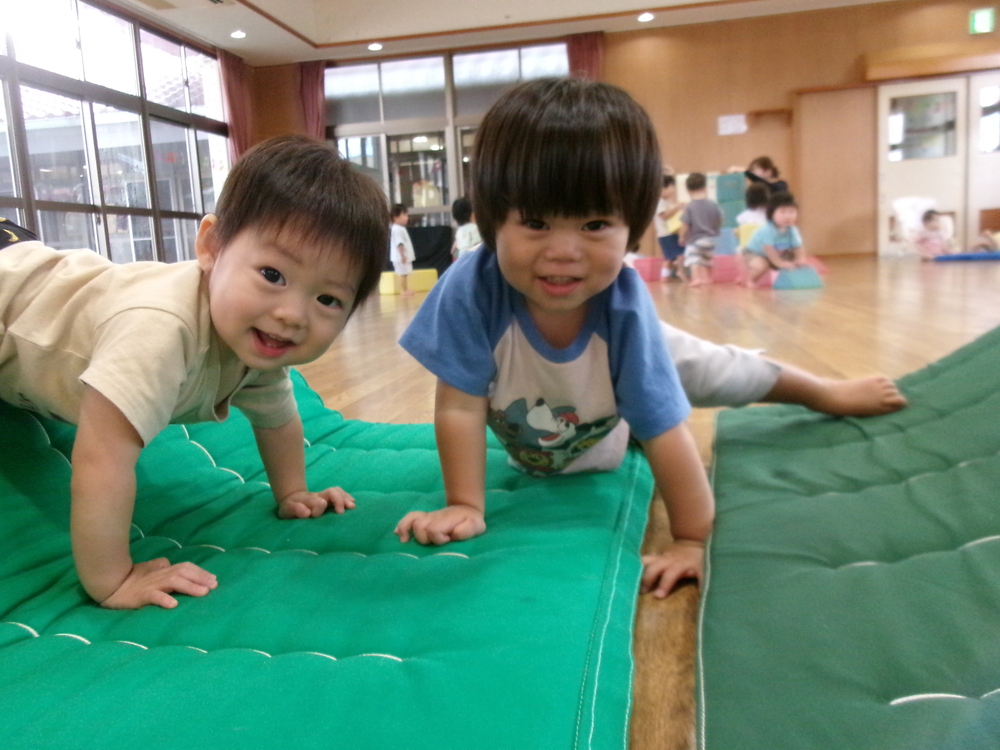 遊戯室で遊んでいる様子 (5)