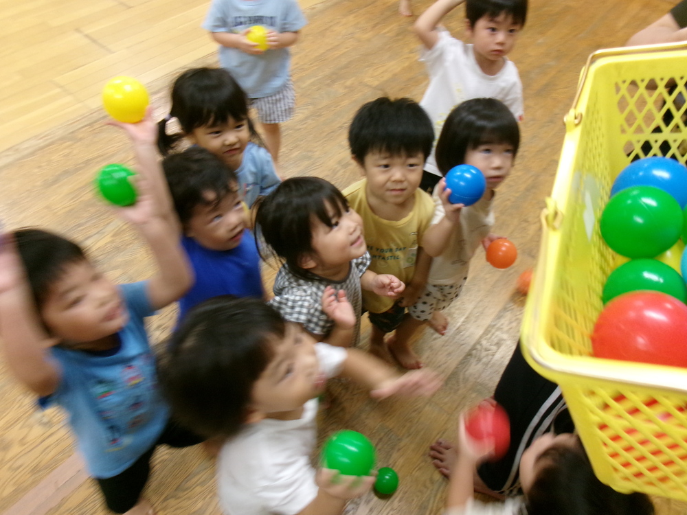 ボール遊び