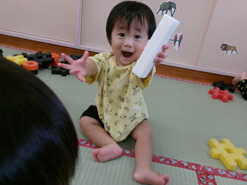 井形ブロックで遊んでいる