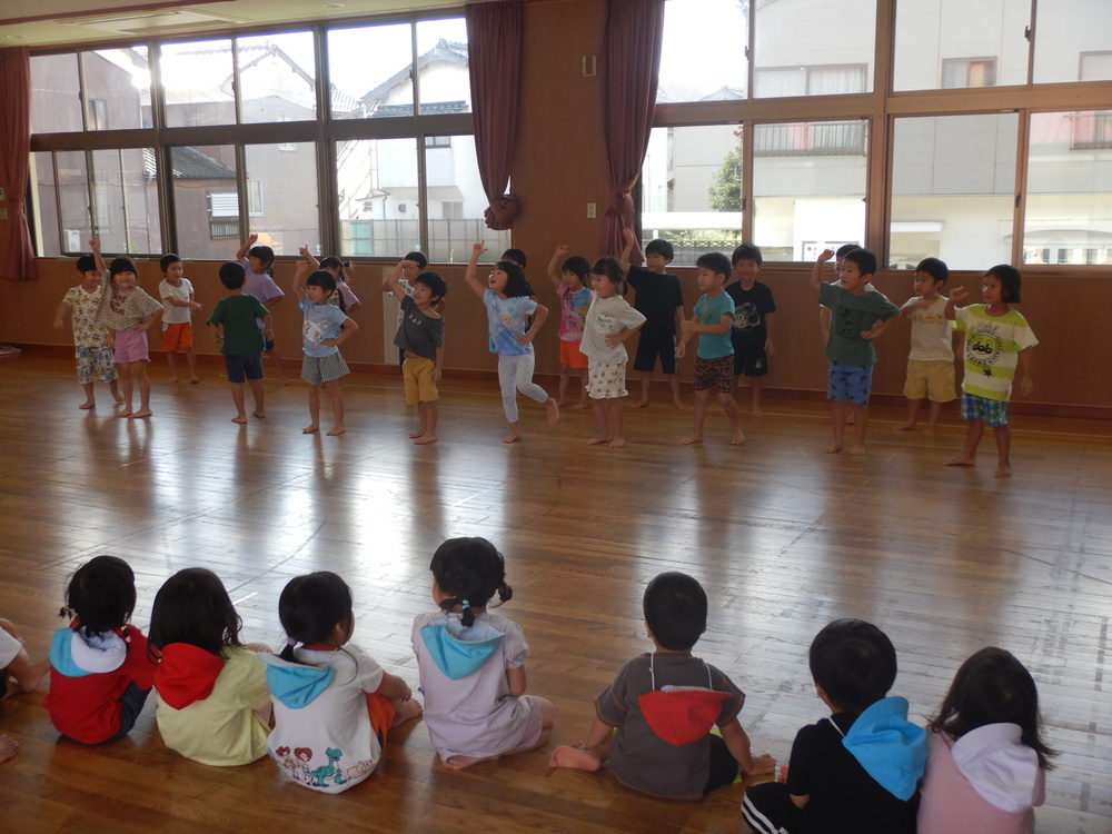 踊りの様子