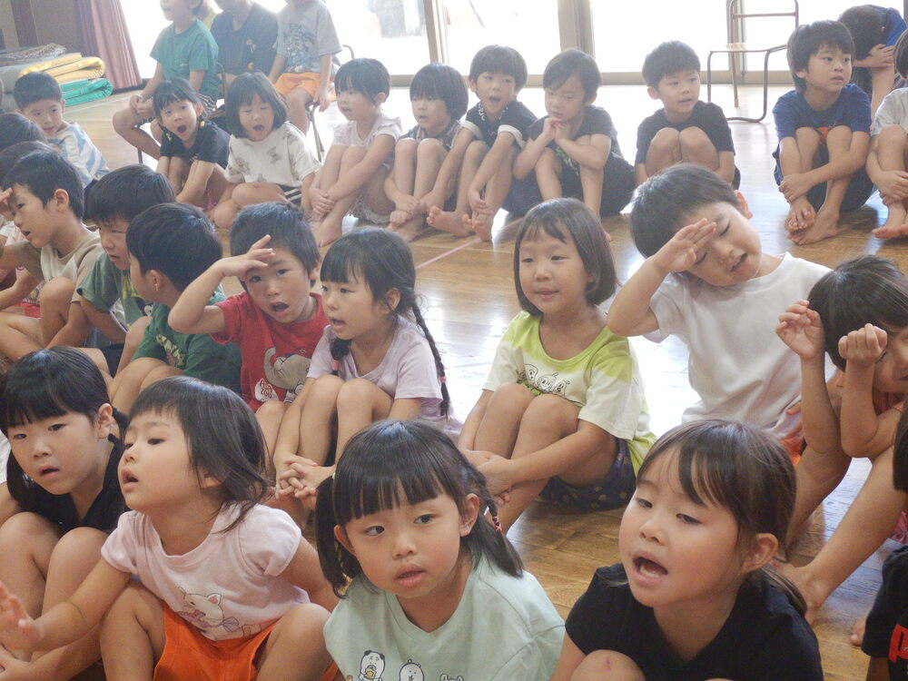 歌をうたう子どもたち