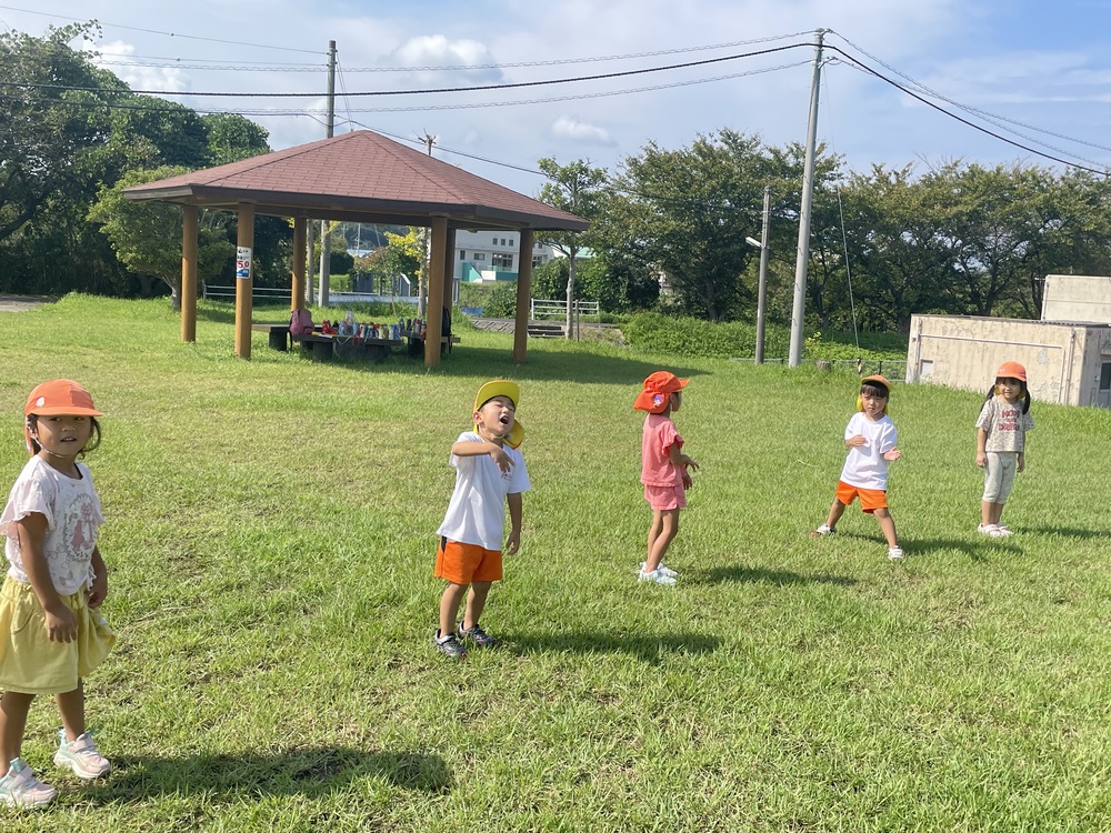 かけっこをする子ども