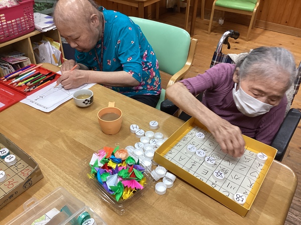 脳トレや塗り絵をされる方もいます