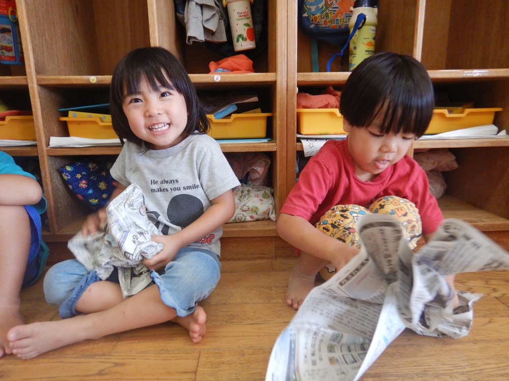 新聞紙遊びとかかし作り (2)