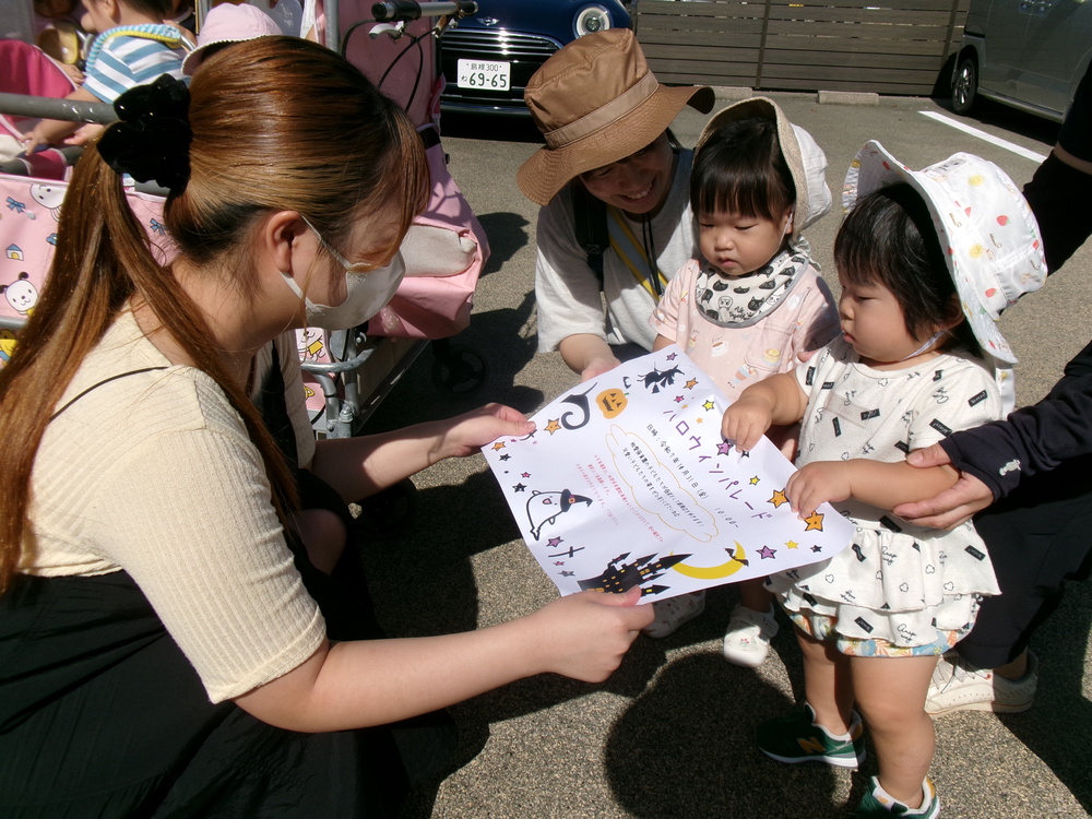 ポスターを渡す