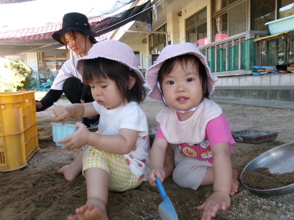 園庭遊びの様子 (6)