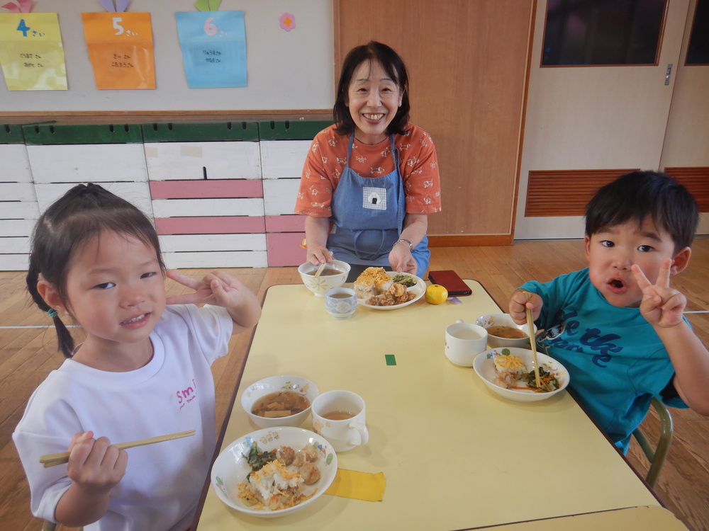 会食の様子 (3)