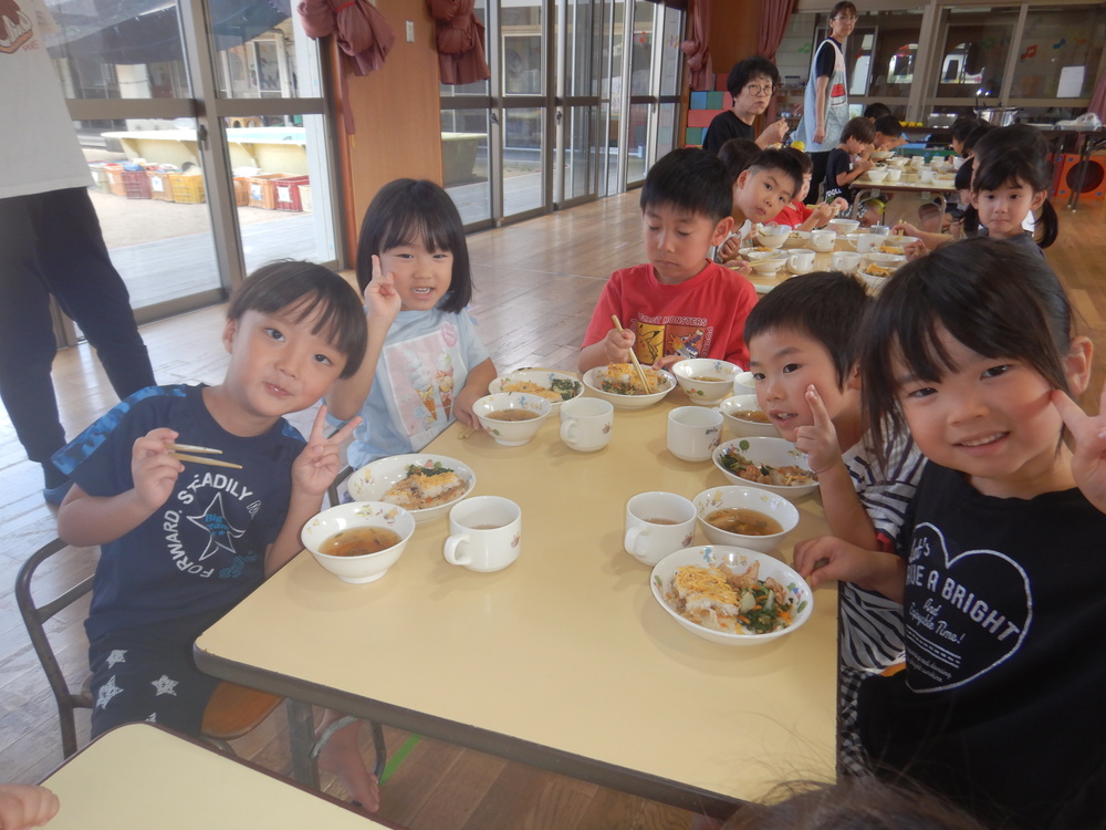 会食の様子 (4)