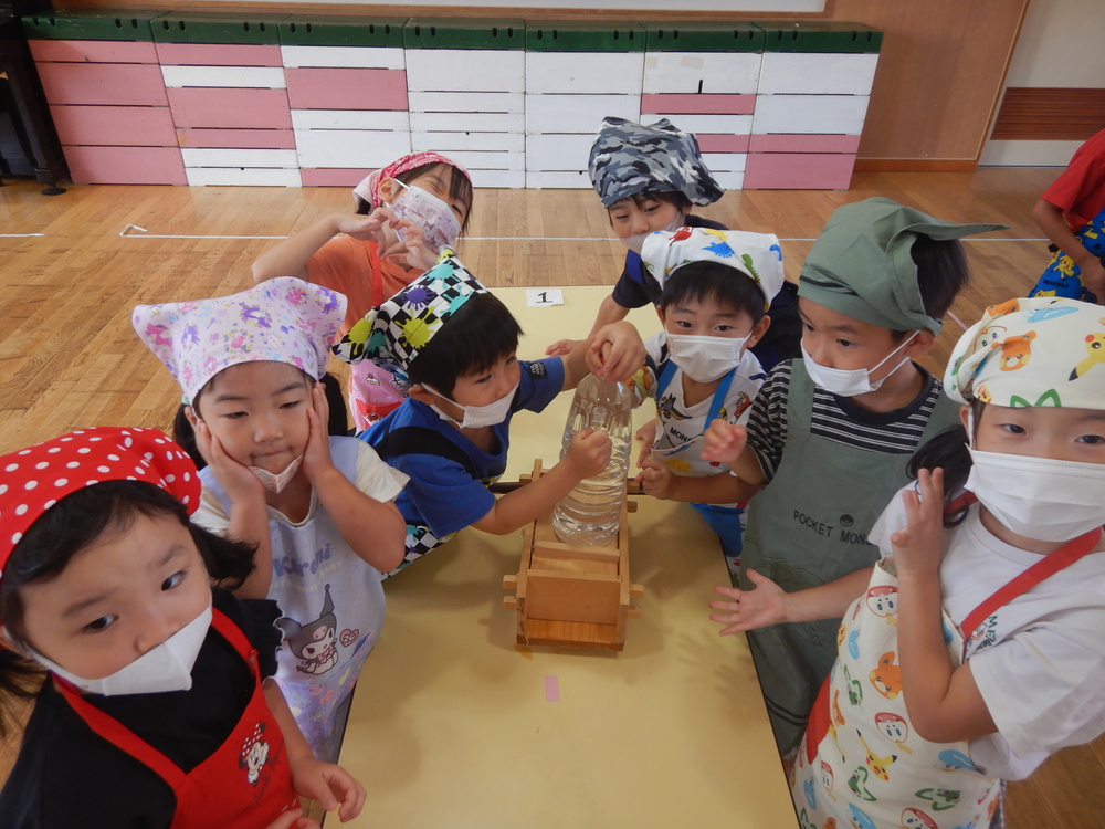 箱寿司を作っている様子 (5)