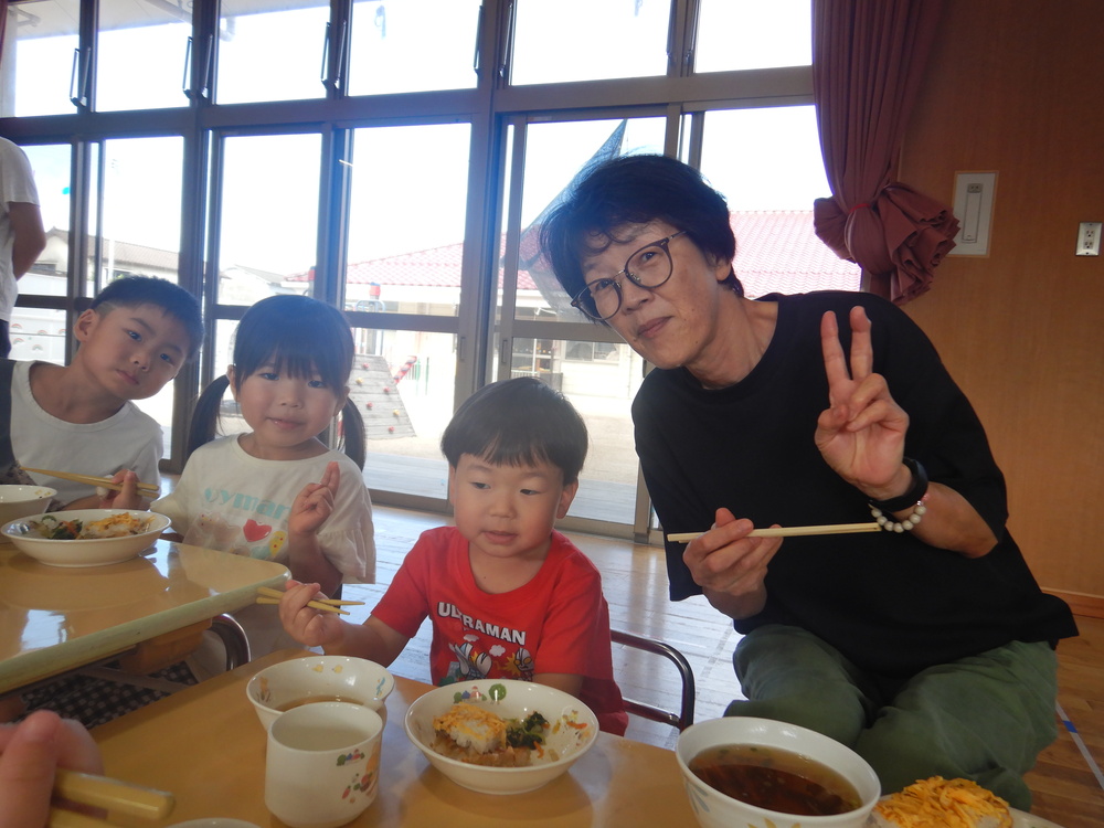 会食をする様子 (1)