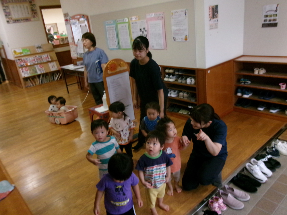 園内散歩の様子 (6)
