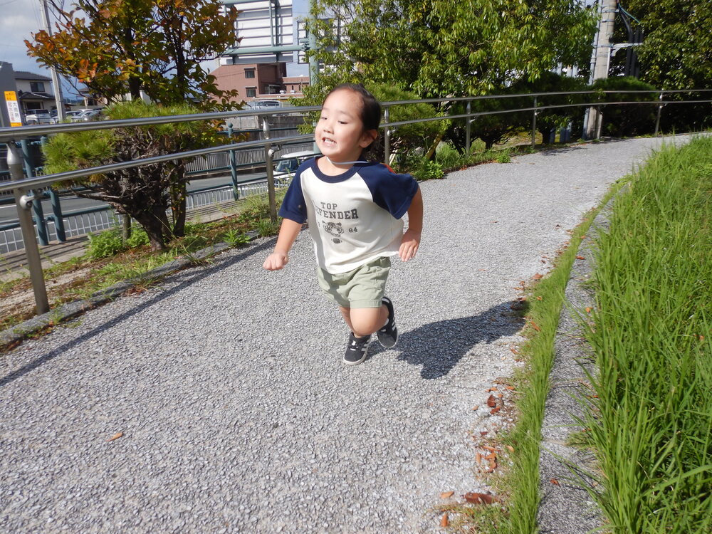 あすてらす公園で遊ぶ子ども (2)