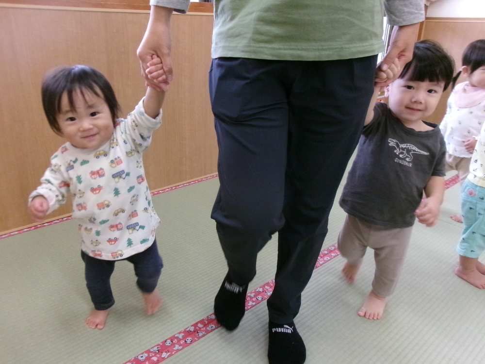 曲に合わせて歩いている