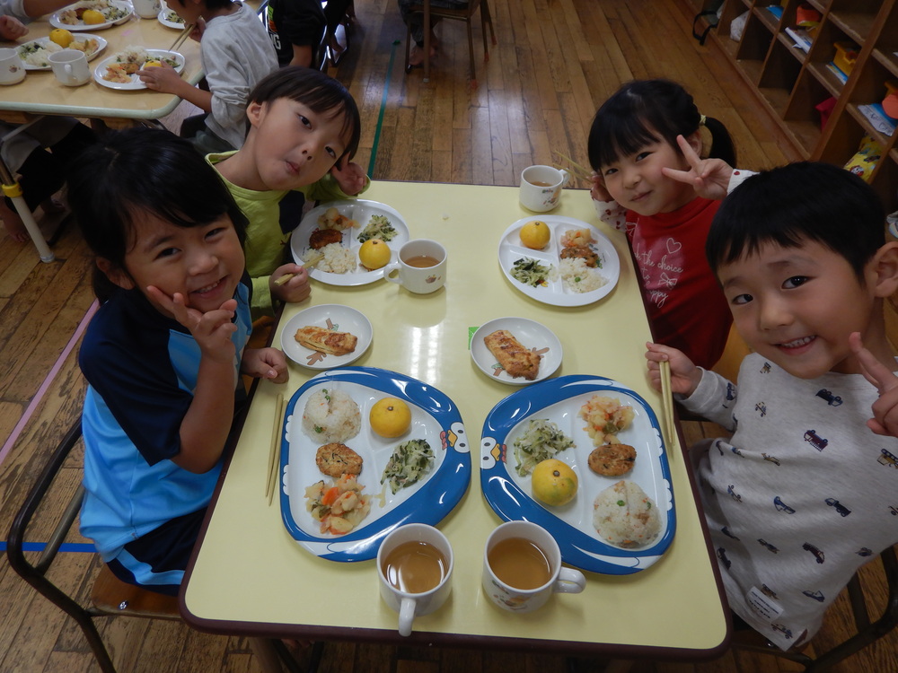 給食の様子8