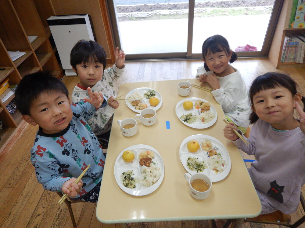 給食の様子10