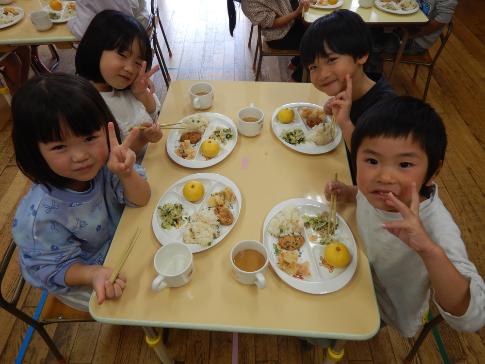 給食の様子11