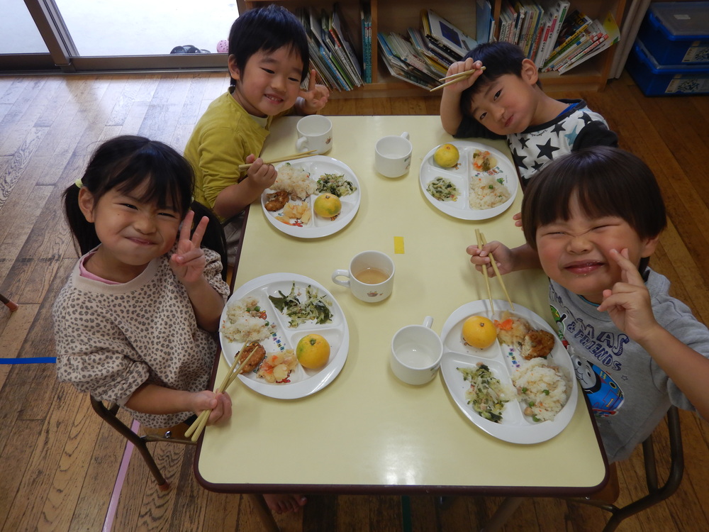 給食の様子12