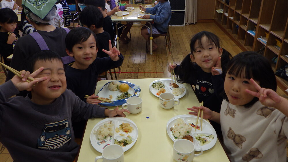 給食の様子1