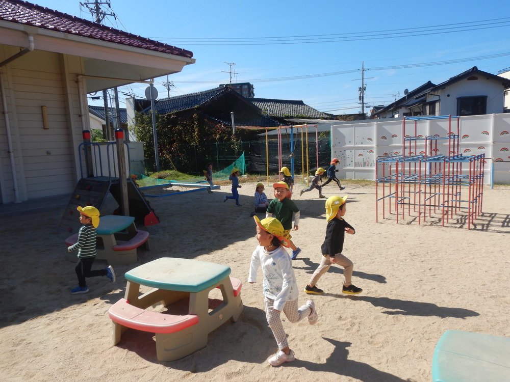 鬼ごっこをする様子２