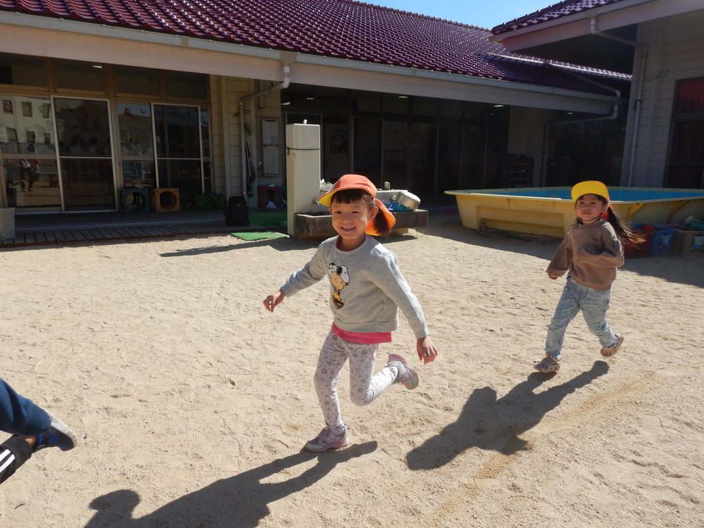 鬼ごっこをする様子３