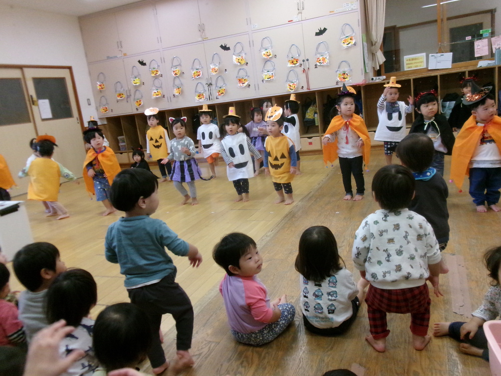 ハロウィンパレードのオープニングリハの様子