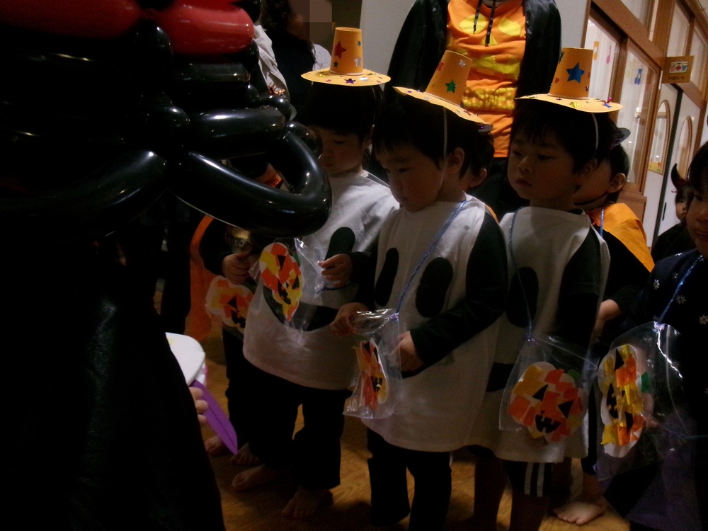 お菓子をもらう