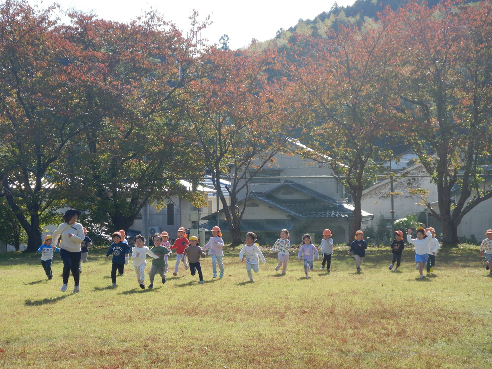 かけっこをする様子