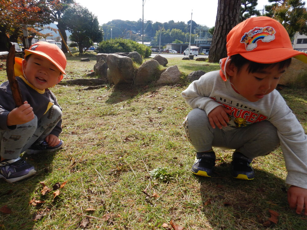 市民会館で遊ぶ子ども (1)