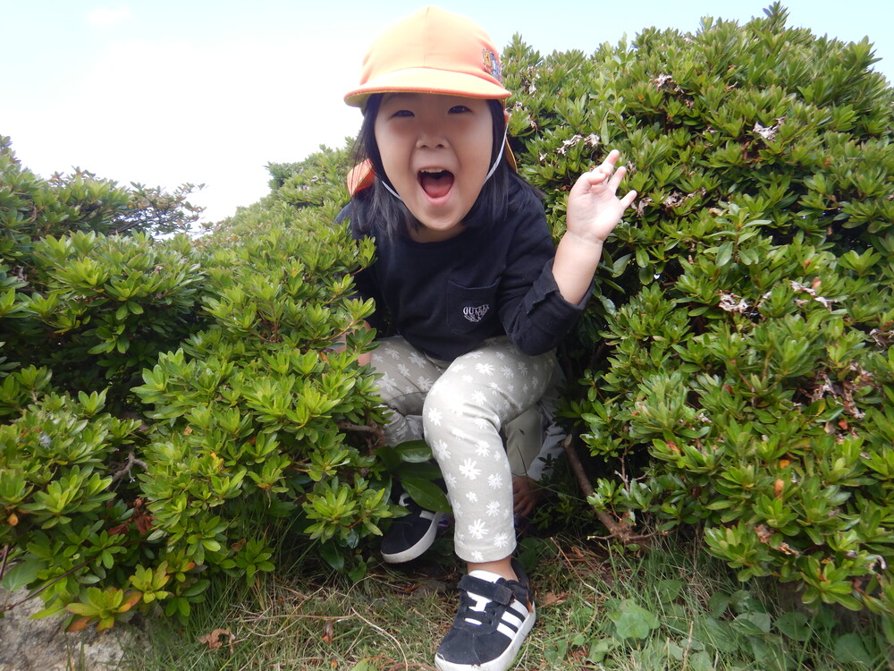 市民会館で遊ぶ子ども (2)