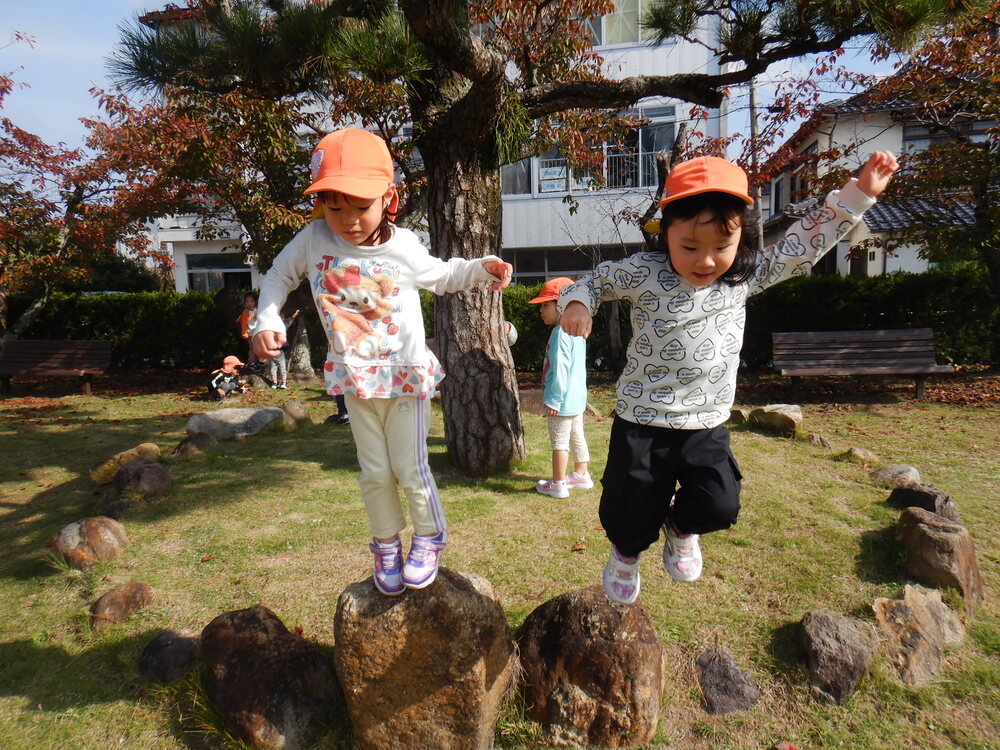 市民会館で遊ぶ子ども (6)