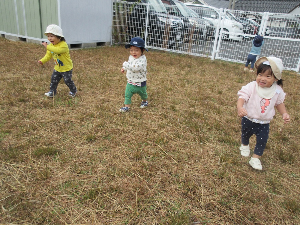 かけっこしている