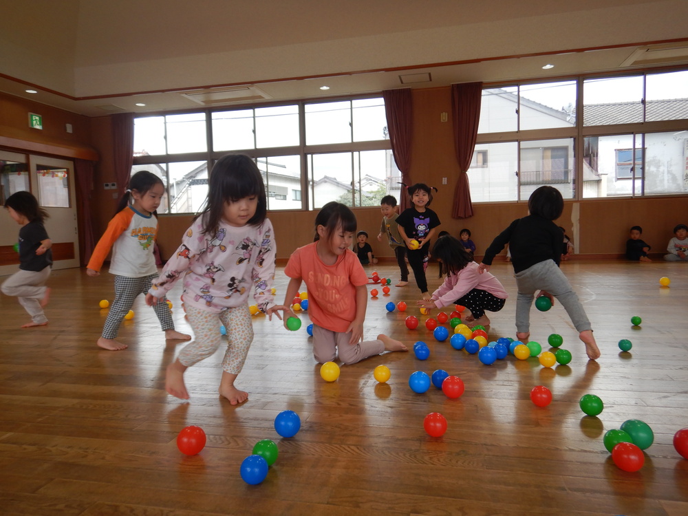 カラーボール遊び (1)