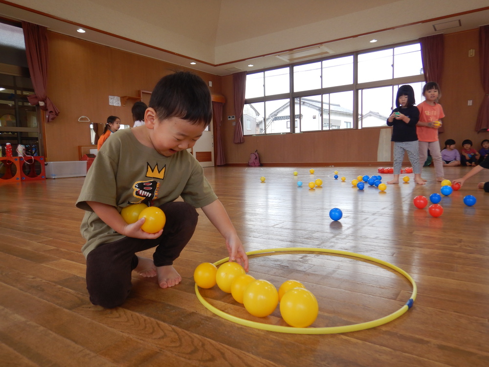 カラーボール遊び (2)