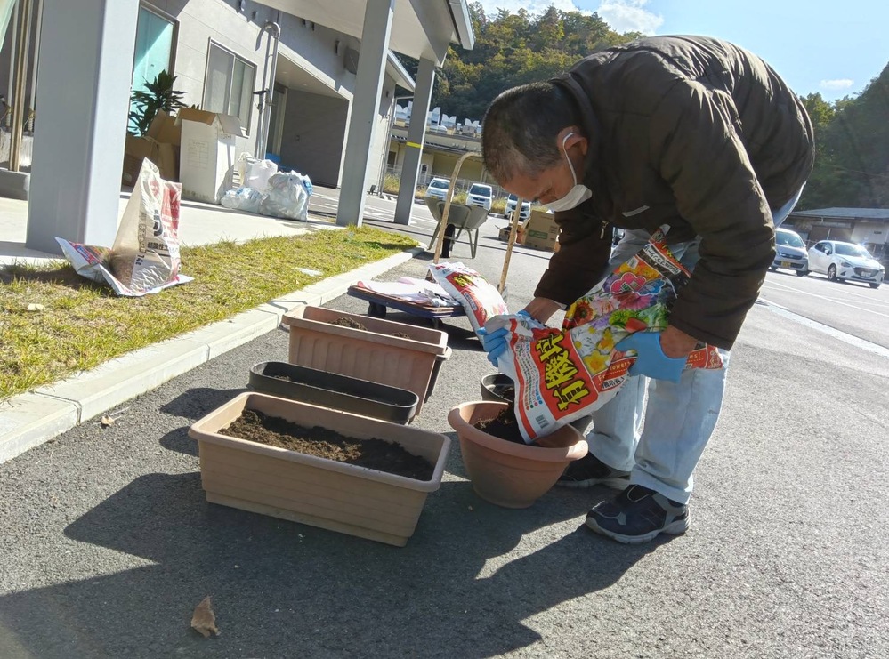 プランター土入れ