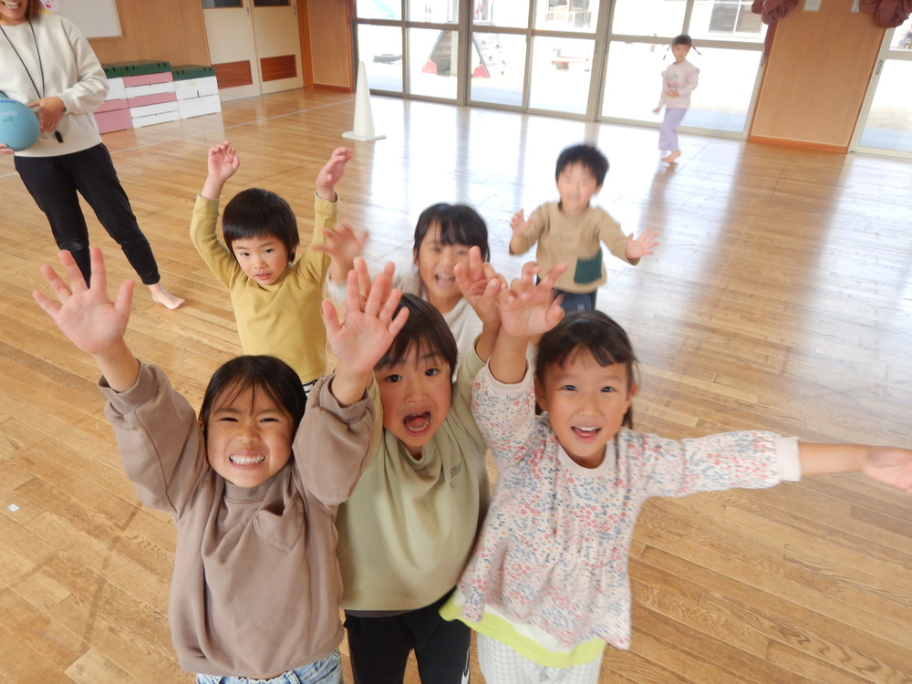 遊戯室で遊ぶ様子3