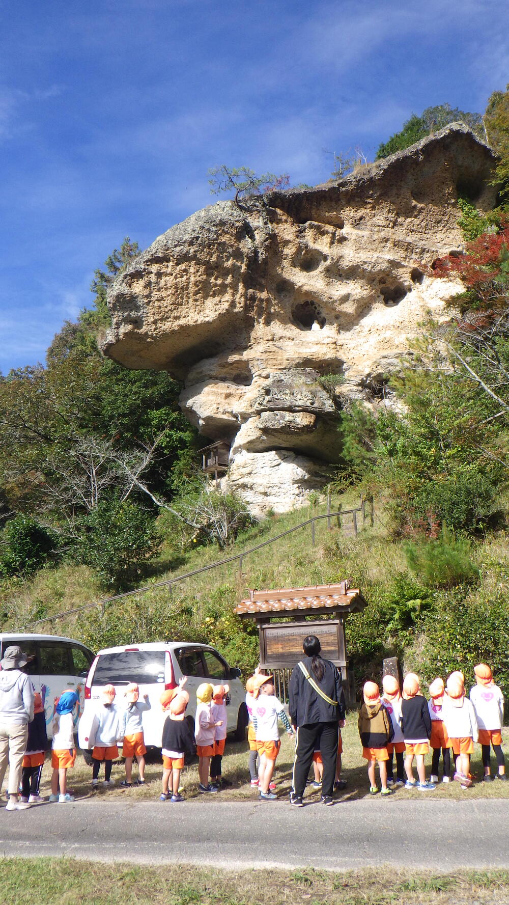 鬼岩見学の様子 (3)